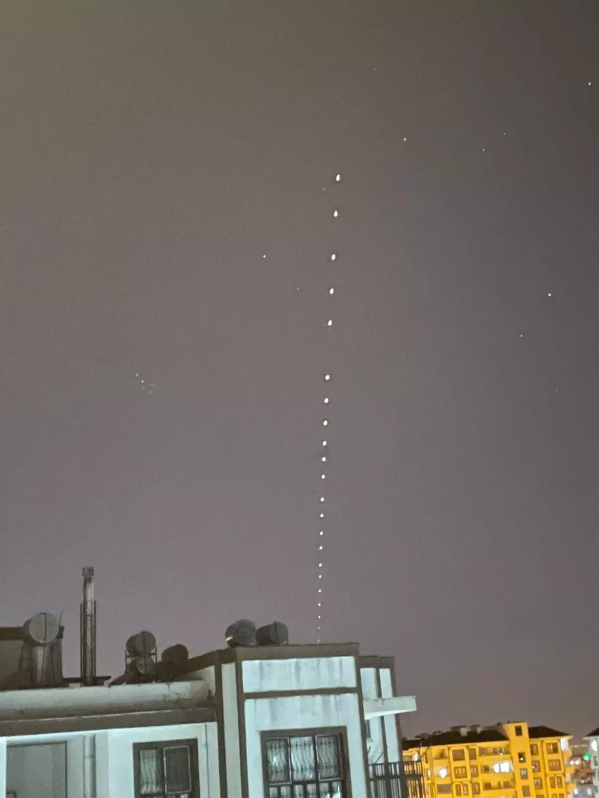Adana’da SpaceX’in Uyduları Gökyüzünde İlgi Çekti