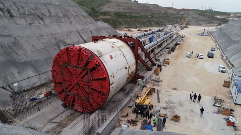 turkiyenin-en-buyuk-sulama-tunelinde-kazilar-dev-kostebekle-basladi-dyrB8B1T.jpg