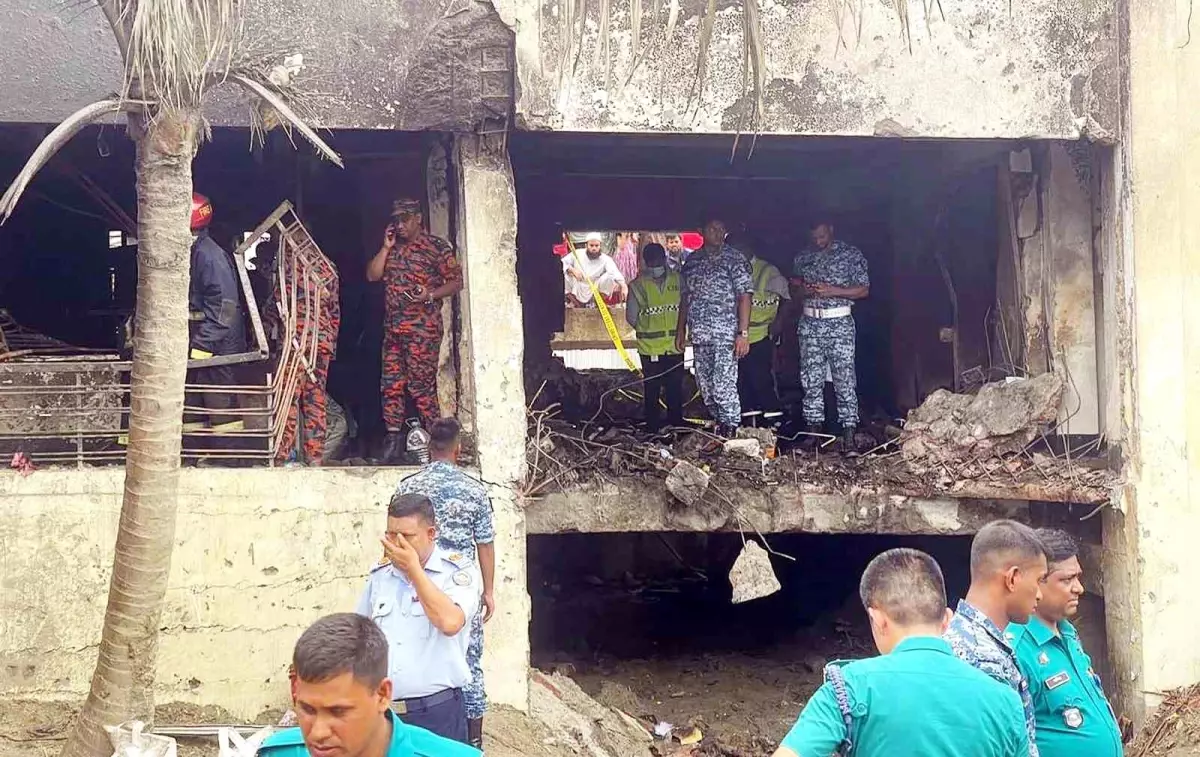 bangladeste-ucak-kazasi-27-olu-aNHg7dbK.jpg